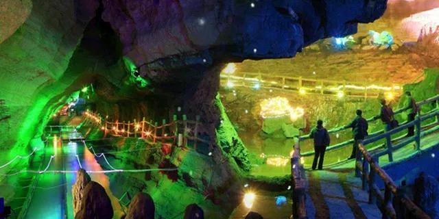 【春节沂蒙专线A】——青岛出发去竹泉村+红石寨+智圣温泉+天上王城+地下大峡谷+萤火虫水洞三日游 【春节沂蒙专线A】——青岛出发去竹泉村+红石寨+智圣温泉+天上王城+地下大峡谷+萤火虫水洞三日游