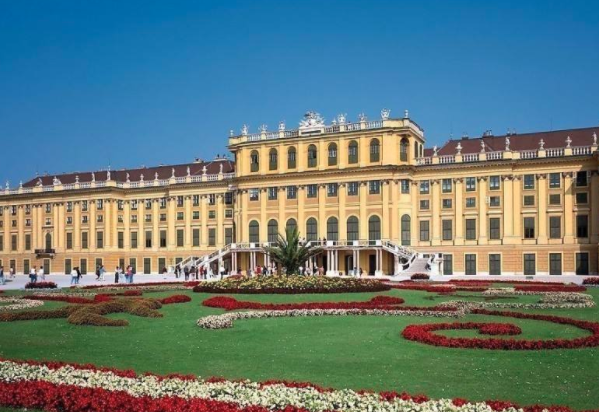 > 东欧六国 巴尔干10晚13天  【英雄广场】英雄广场位于奥地利首都