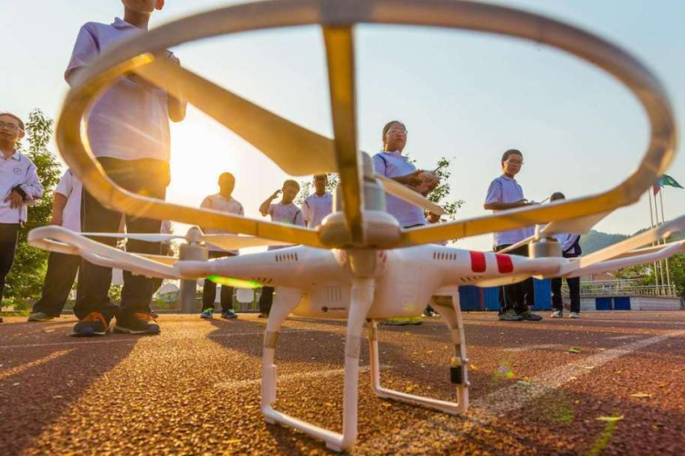 少年创客,智能时代丨东方绿舟无人机科创夏令营